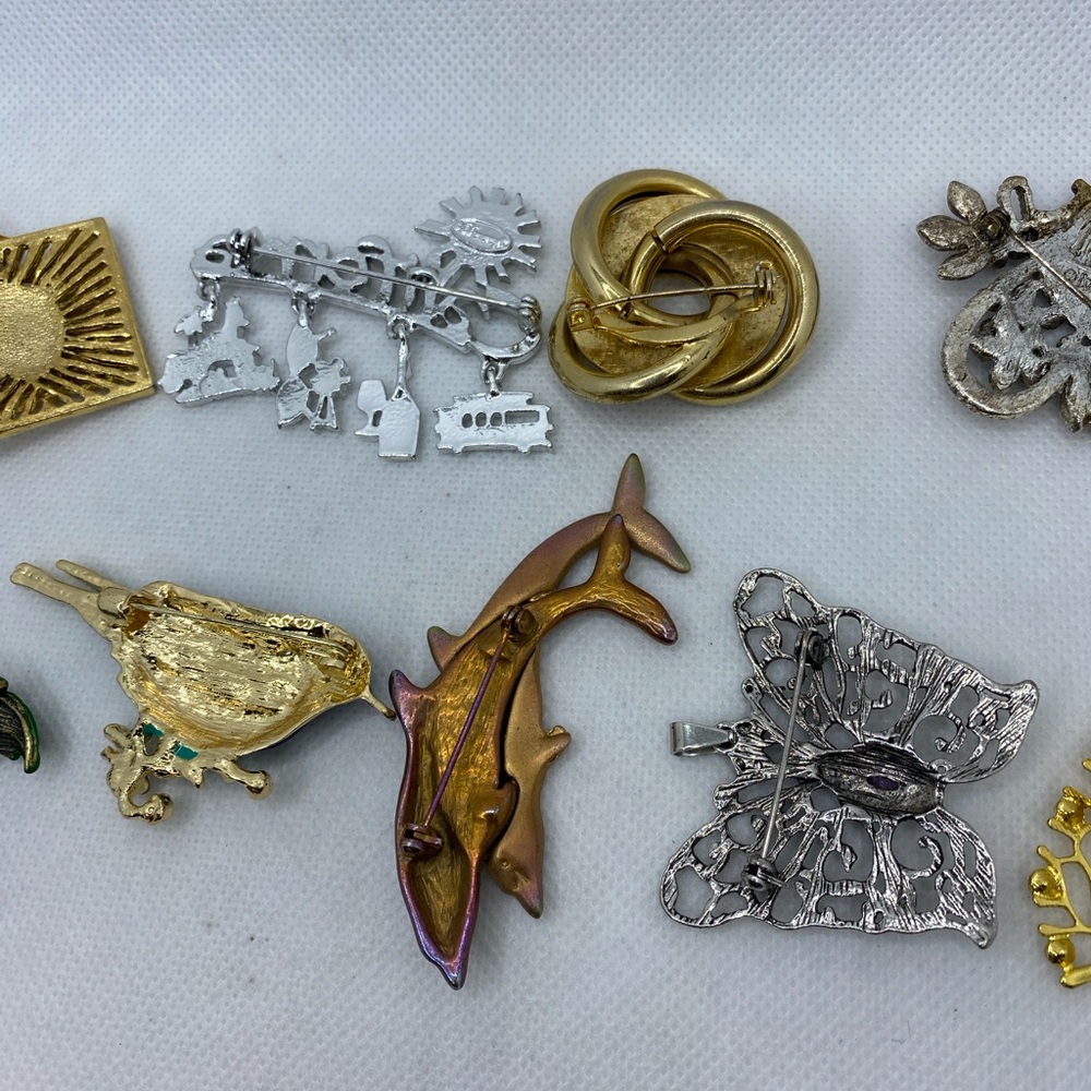 Assorted Brooch Collection - Picture 8 of 9